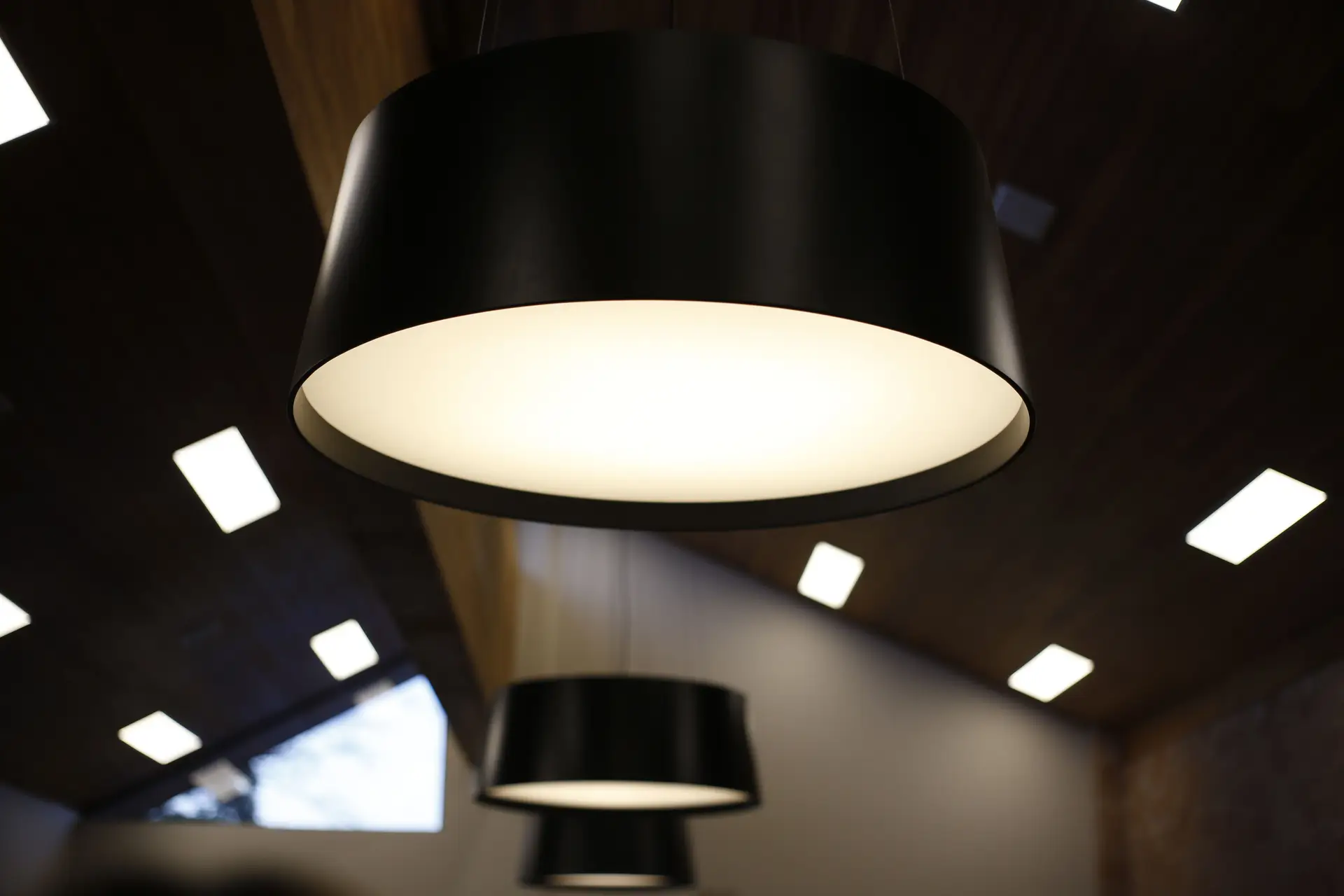 Modern világítási koncepció egy elegáns enteriőrben